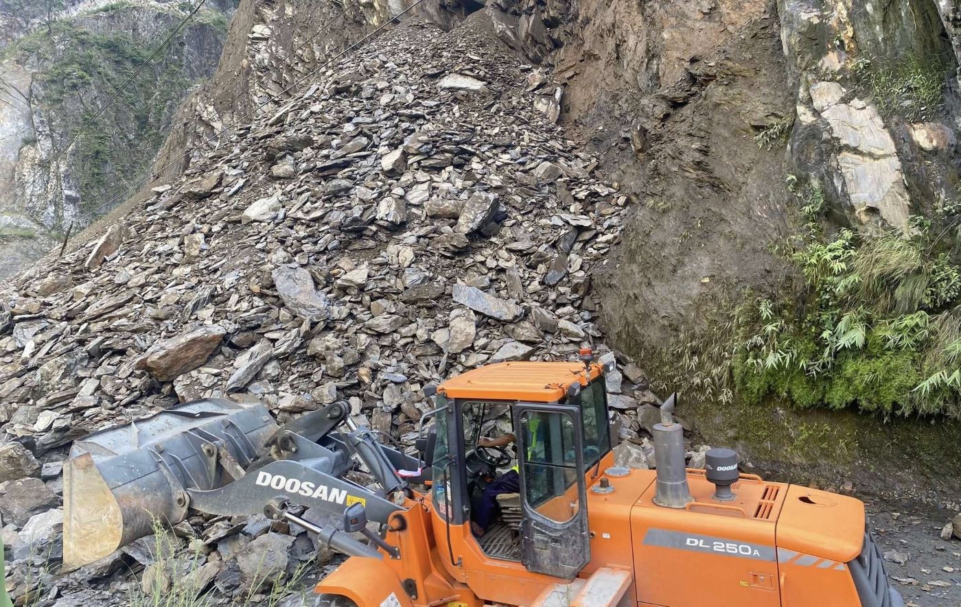 Landslides Block Dharan–Dhankuta Section of Koshi Highway